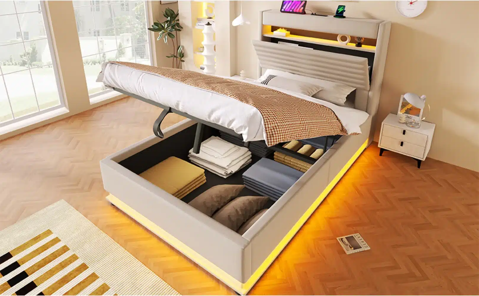 Pesukastiga voodid, USB-C ja LED, 90x200 cm on avatud pesukastiga täispuidust voodi helepruuni kattega. Toal on naturaalsed puidust põrandad ja aknast paistab loomulik valgustus, luues rahuliku ja stiilse magamistoa atmosfääri.