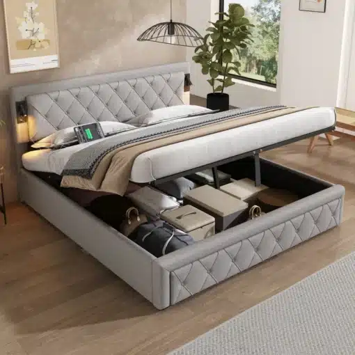 Kaheinimesevoodi panipaigaga, hall linane, USB, 180x200 | E-pood Tootemaailm Hall linane kaheinimesevoodi panipaigaga, suuruses 180x200, koos avatud hoiulaekaga ja USB pesaga kaasaegses magamistoas, millel on puidust põrand ja aknast avanev vaade rohelusele.