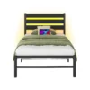 Metallist voodiraam LED valgustuse ja USB laadijaga 90x200 | E-pood Tootemaailm Metallist voodiraam LED valgustuse ja USB laadijaga, millel on tugev must raam, rohelised voodipesud ja värviline padi, 90x200 suuruses.
