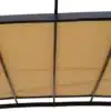 Pergola päikesevarir veekindel UV-kaitsega 12x9 | E-pood Tootemaailm Vaade pergola päikesevarju alt, mille beeži värvi veekindel kate ja must metallkarkass pakuvad tõhusat UV-kaitset. Sobib ideaalselt aias või terrassil kasutamiseks.