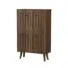 Kingakapp pähklipuidust, vertikaalse soonilise pinnaga 60 cm | E-pood Tootemaailm Pähklipuidust kingakapp 60 cm kõrgusega, vertikaalse soonilise pinnaga. Kapp seisab toekatel jalgadel, pähklipuu soe tekstuur ja detailirohke disain annavad stiilse välimuse.
