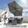 Päikesevari UV50+ vändaga, kallutatav, tumehall 270 cm | E-pood Tootemaailm Tumehall kallutatav päikesevari UV50+ kaitsega, mille läbimõõt on 270 cm. Päikesevarju avamine toimub hõlpsasti vända abil. Seda hoiab tugev metallpost, mis on paigaldatud aiatoolide ja laua kõrvale terrassil. Taustaks on sinine taevas ja mõned taimed.