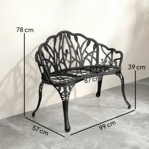 Ilmastikukindel alumiiniumist aiapink | E-pood Tootemaailm Ilmastikukindel alumiiniumist aiapink musta värvi keeruka ornamendiga, mõõtmetega 99 cm pikk, 57 cm lai, 78 cm kõrge, seisab siledal kivipõrandal helevalge seina taustal.