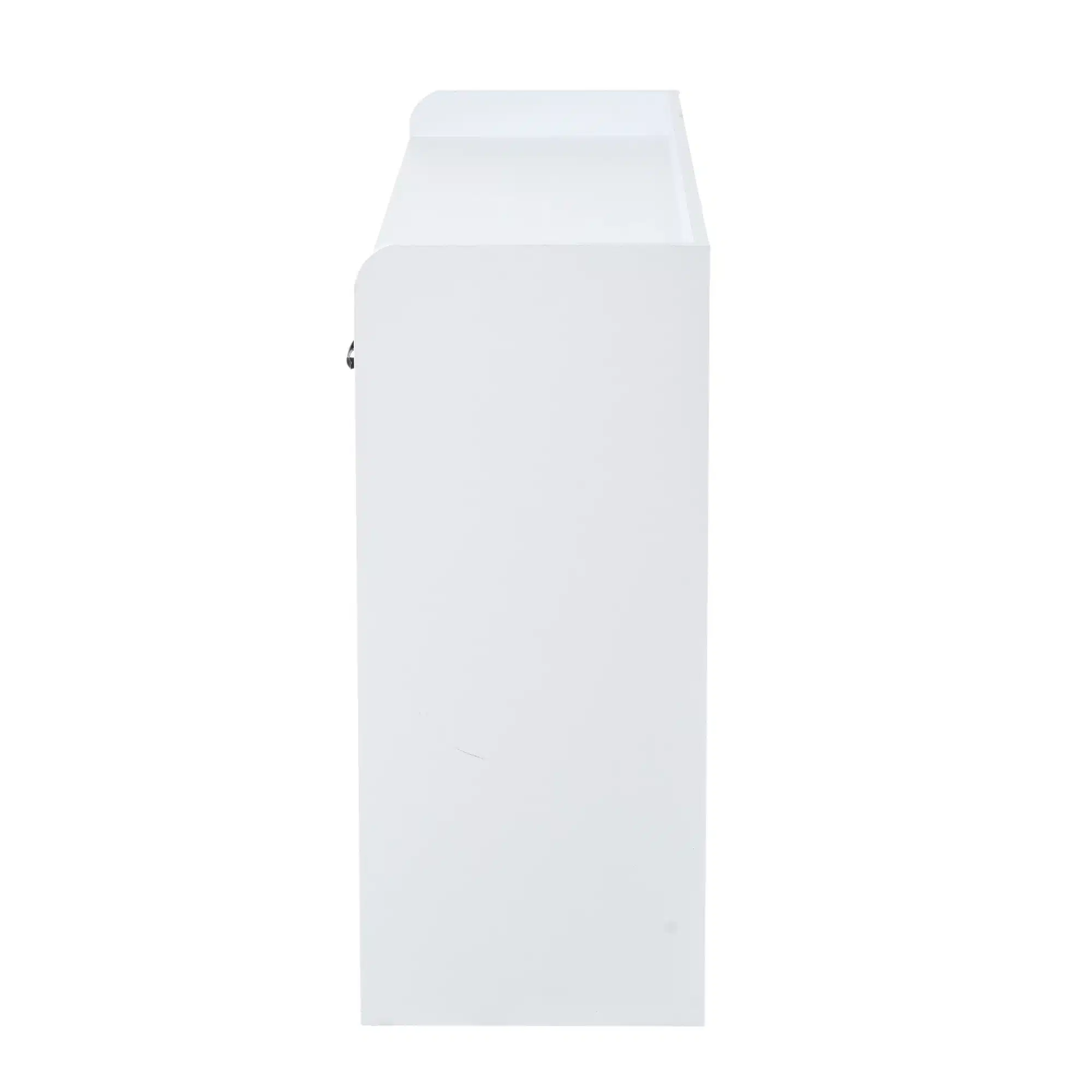 Valge kummut triibulise disainiga, külgvaates, mõõtmetega 120x35x80 cm, kolme sahtliga. Minimalistlik ja kaasaegne stiil, sobib erinevatesse ruumidesse.