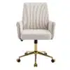 Päärlev kontoritool reguleeritava kõrguse ja ergonoomilise disainiga | E-pood Tootemaailm Elegantne Päärlev kontoritool reguleeritava kõrguse ja ergonoomilise disainiga, beež kangast polster ja kuldne metalne alus, liigenditega ratastega puhtal valgel taustal.