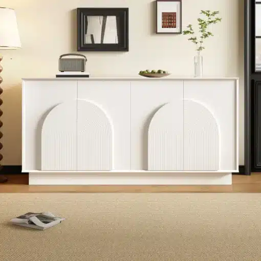 Valge kummut 160 cm matt viimistlus ja kaarjate ustega | E-pood Tootemaailm Valge kummut 160 cm matt viimistlus kaarjate ustega, paigutatud elegantsele elutoa seinataustale, moodustades stiilse ja kaasaegse sisekujunduselemendi.