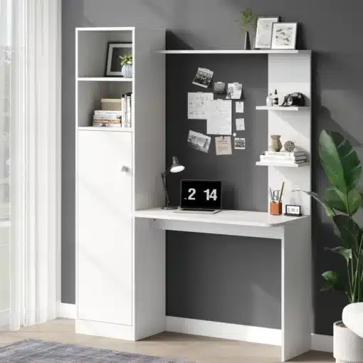 Arvutilaud riiuliga valge 123,5×45×168,5 cm kodukontorisse | E-pood Tootemaailm Valge Arvutilaud riiuliga kodukontorisse, suurusega 123,5×45×168,5 cm, musta seina taustal. Laual on sülearvuti ja lamp, riiulitel raamatud ja dekoratiivesemed. Valge ja halli kombinatsioon toob esile modernse ja puhta disaini.