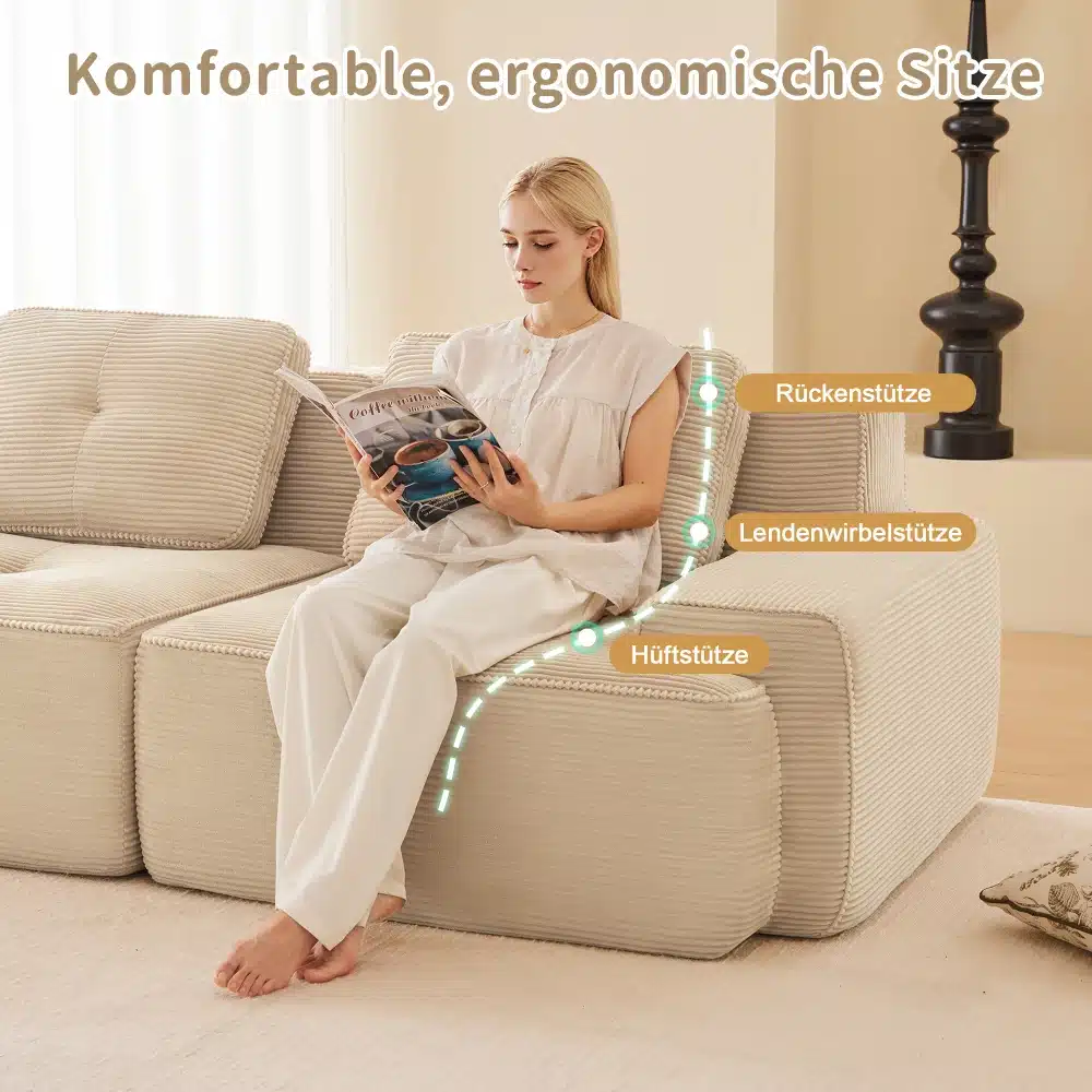 Naine istub mugaval, moodulitest koosneval nurgadiivanil neutraalsetes toonides toas ja loeb ajakirja. Diivan on kaasaegne ja praktiline, pakkudes ergonoomilist tuge.