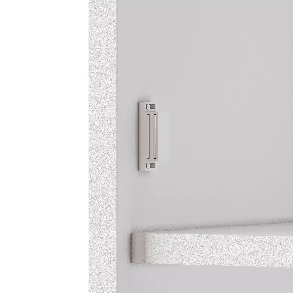 Valge köögi kummuti käepide ja detail, minimalistlik disain koos kaasaegsete joontega.