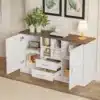 Puidust kummut valge ja pruuni nikerdatud viimistlusega 140x40x79,5 cm | E-pood Tootemaailm Valge ja puitplaadiga madal kapp avatud riiulite, sahtlite ja kahekordsete ustega sisustuses