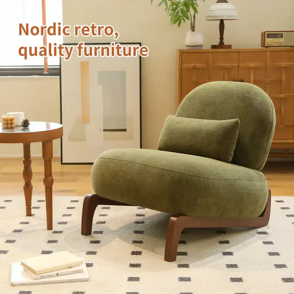 Roheline retro stiilis tugitool puidust jalgadega elutoas