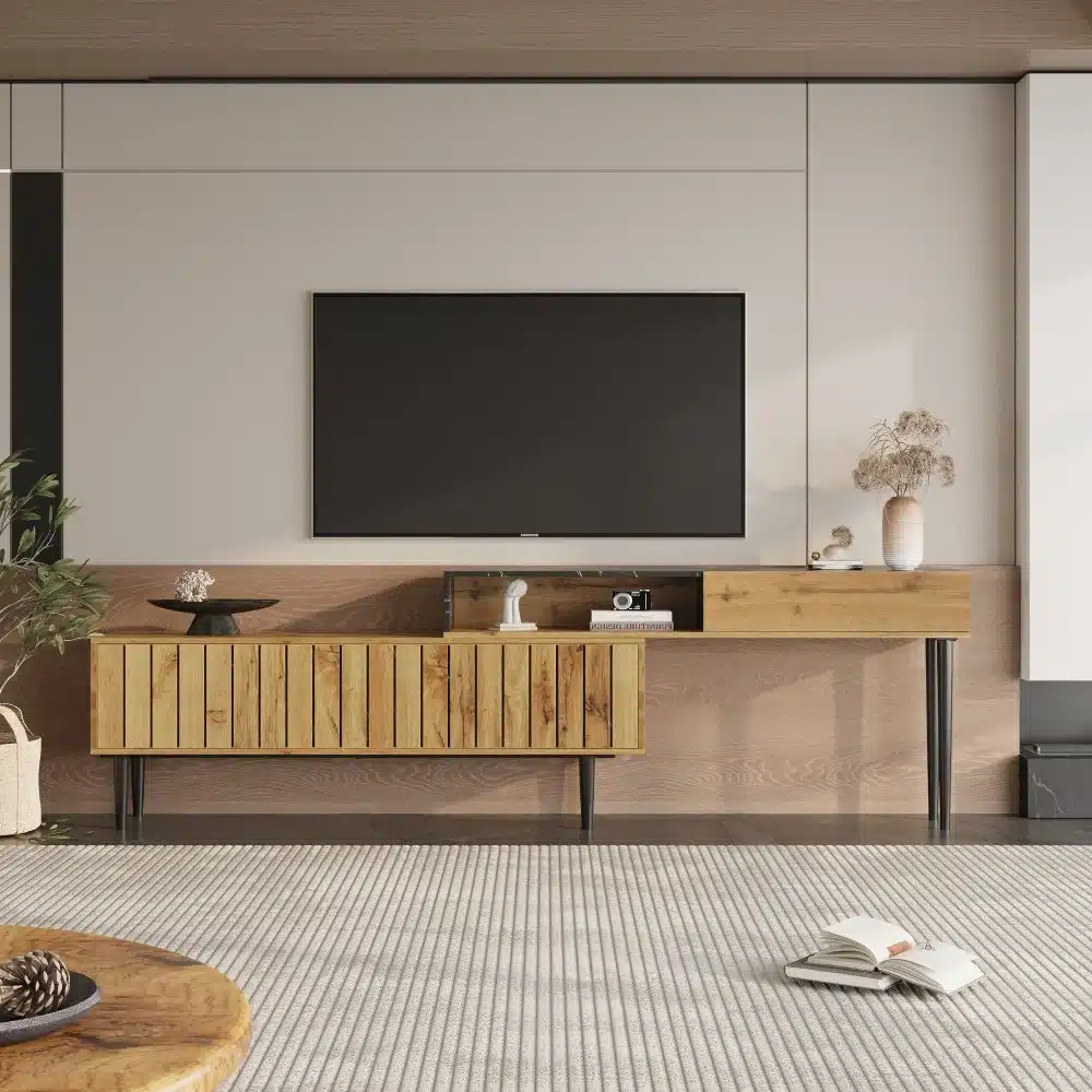 Moodne televiisoriga elutoa sein ja puidust TV-kapp, minimalistlik interjöör
