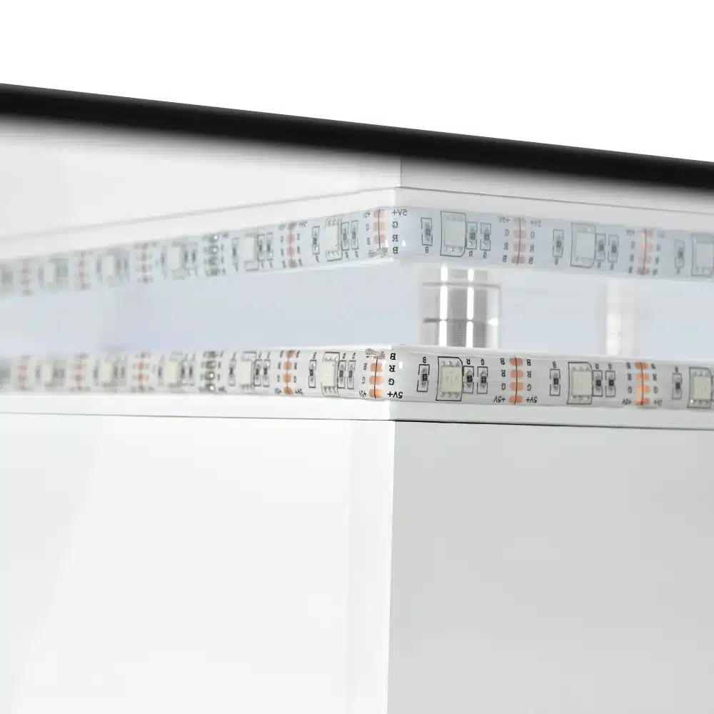 LED-riba paigaldatud valge nurga alla