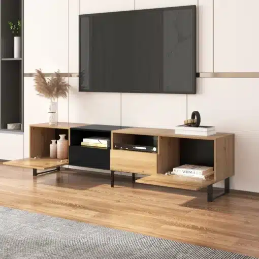 Tv-alus - elutoa meediakapp | E-pood Tootemaailm Modernne madal TV-alus puidutooni ja mustade detailidega, avatud riiulite ja klapiga sektsioonidega