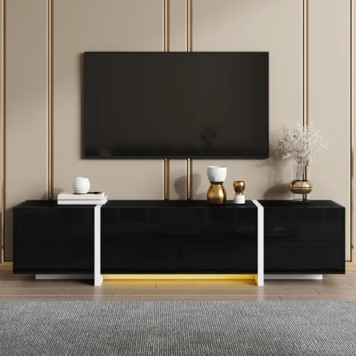 Moodsad TV-alused LED-valguse ja panipaikadega | E-pood Tootemaailm Must TV-alusmust mööbel valgete detailidega modernses elutoas, seinal televiisor ja dekoratiivesemed.