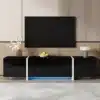 Moodsad TV-alused LED-valguse ja panipaikadega | E-pood Tootemaailm Must TV-aluskapp ja seinas olev teler kaasaegses elutoas