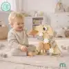 Montessori dinosauruse kujuline tegevustahvel lastele 10 ühes | E-pood Tootemaailm Väikelaps mängib puidust arendava tegevuslauaga, millel on hammasrattad ja liigutatavad detailid