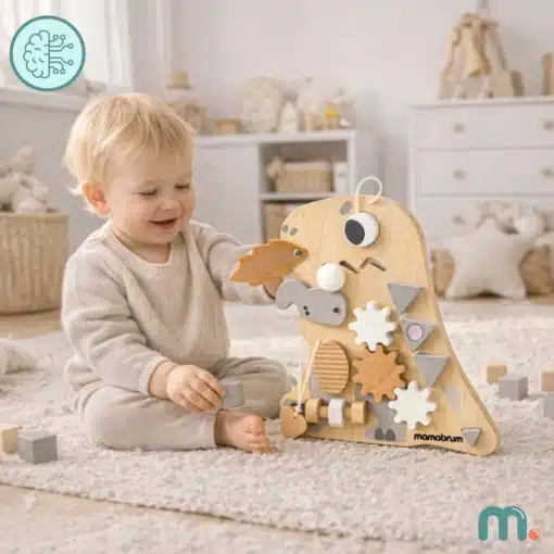 Montessori dinosauruse kujuline tegevustahvel lastele 10 ühes | E-pood Tootemaailm Väikelaps mängib puidust arendava tegevuslauaga, millel on hammasrattad ja liigutatavad detailid