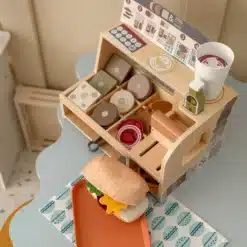 Puidust mänguköögikomplekt burgeri, koostisosade ja kastmepudeliga