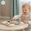 Montessori tegeluslaud lastele 10 ühes karu kujuline | E-pood Tootemaailm Väikelaps mängib puidust osadega tegevuslaual