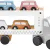 Puidust mänguauto ja haagise komplekt nelja väikese autoga