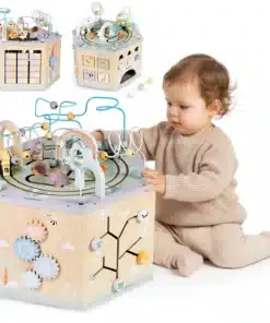 Laste puidust tegevuskuubik mitme mängupaneeli ja bead maze'iga, kõrval väikelaps mängimas