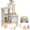 Puidust tuletõrjedepoo mängukomplekt lastele | E-pood Tootemaailm Puidust tuletõrjedepoo mängukomplekt figuuride, auto, koonuste ja tarvikutega