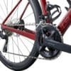 Maanteeratas Giant Defy Advanced Pro 2 süsinikraamiga | E-pood Tootemaailm Punase maanteeratta tagumine osa, ketti, käiguvahetaja, kassett, vänt ja Shimano 105 väntvõll