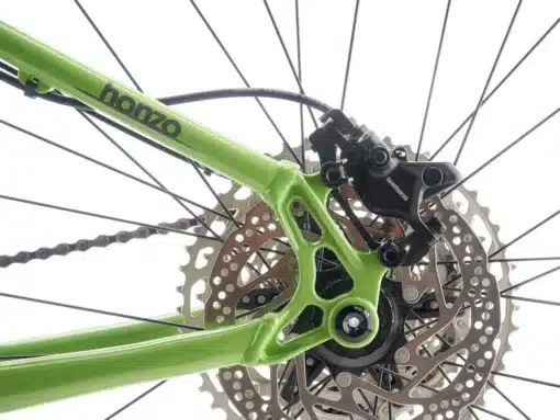 Rohelise jalgratta tagaratas koos Shimano ketaspiduri ja rattaraami tagahargiga