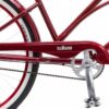 Naiste cruiser-jalgratas Kokkedal Cherry 3 käiguga | E-pood Tootemaailm Punane jalgratta tagumine osa, kett, vänt ja kaitsekattega raam valgel taustal