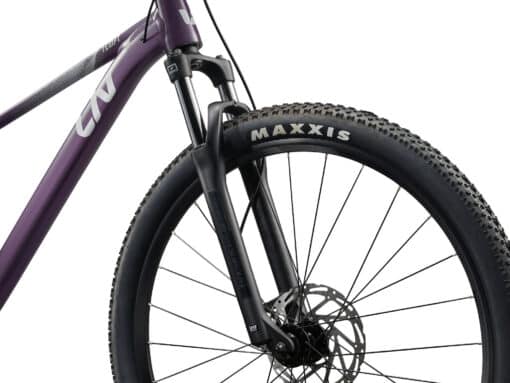 Lilla maastikuratta esihark, esiratas ja Maxxis rehvi lähivaade