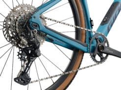 Maastikuratta tagumine jõuülekanne, käiguvaheti, kassett ja vänt Shimano CUES süsteemiga