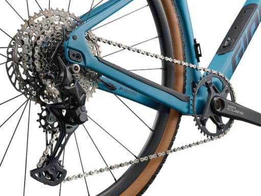 Kruusaratas Giant Revolt Advanced 3 | E-pood Tootemaailm Maastikuratta tagumine jõuülekanne, käiguvaheti, kassett ja vänt Shimano CUES süsteemiga