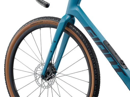 Kruusaratas Giant Revolt Advanced 3 | E-pood Tootemaailm Sinine maastikuratta esihark, esiratas ja ketaspidur valgel taustal