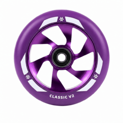 Lilla tõukeratta ratas kirjaga Classic V2