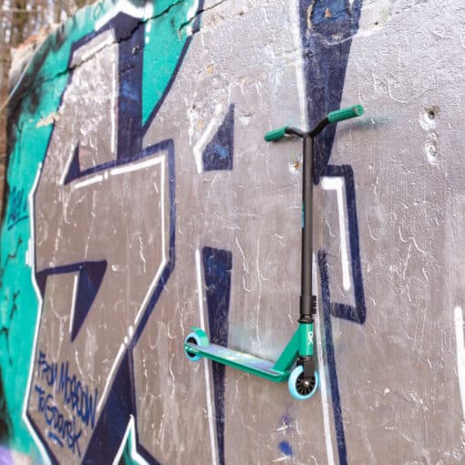 Trikitõukeratas Soke Go roheline-sinine | E-pood Tootemaailm Roheline trikisuuteri pilt grafitiseinal