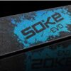 Trikitõukeratas Soke Evo must-sinine | E-pood Tootemaailm SOKE Evo sinise ja musta mustriga hõõrdpinnaga sõiduki detail või osa lähedalt