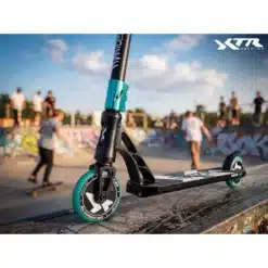 XTR Phantom trikk roheliste ratastega rulapargis äärel