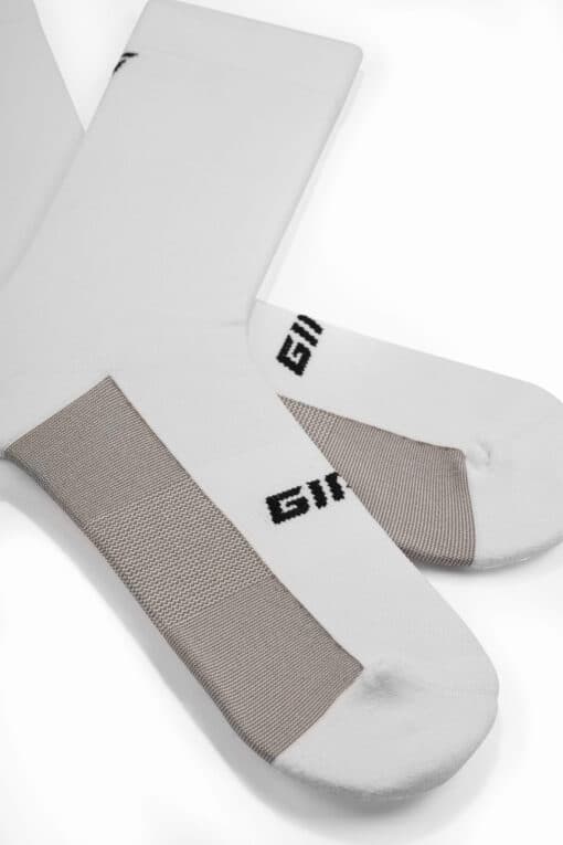 Sokid Giant Instinct Coolmax, suurus S | E-pood Tootemaailm Valged spordisokid hallide tugevdatud osadega