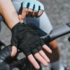 Rattakindad Giant Pace Gel SF | E-pood Tootemaailm Lähedalt nähtud mustad sõrmedeta spordikindad jalgrattasõidul juhtraual