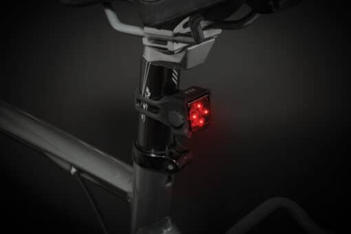 Jalgrattatulede komplekt AXA Niteline T4-R USB-laetav | E-pood Tootemaailm Ratta istmeposti külge kinnitatud punase LED-tulega tagatuli