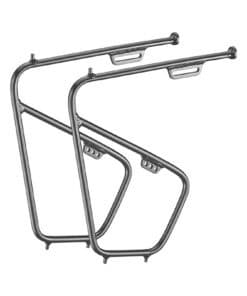 Mustad metallist jalgratta pakiraami kandurid valgel taustal
