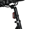 Jalgrattatulede komplekt AXA Dwn 50 piduritulega | E-pood Tootemaailm Jalgratta sadulatoru külge kinnitatud punane tagatuli mustal istmepostil