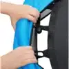 Laste batuut turvavõrguga HyperMotion 140 cm | E-pood Tootemaailm Lähivõte laste kätest, mis hoiavad sinist ja musta batuudi serva