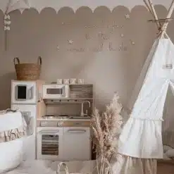 Laste mänguköök külmiku, ahju, pliidi ja valamuga ning tipi telk magamistoas