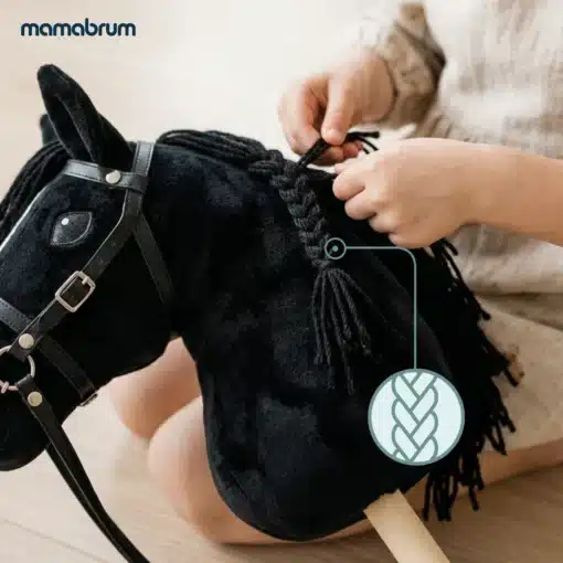 Kepphobune Mamabrum eemaldatavate ohjadega | E-pood Tootemaailm Must pehme peaga kiikhobune, millel on lapse käed lakka punumas