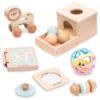 Montessori mänguasjakomplekt beebidele 7–12 kuud, 6-osaline | E-pood Tootemaailm Puidust väikelaste mänguasjade komplekt: kuulidega karp, loomakujuline tõmmatav mänguasi, pildiraamat, pall ja kõristid