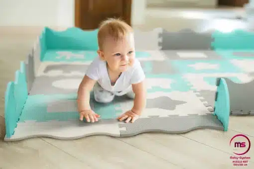 Laste puslematt eemaldatavate loomade ja kujunditega 150 x 150 cm | E-pood Tootemaailm Beebi roomab halli ja türkiissinise äärega puslematil