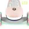 Laste 3in1 tõukeratas istmega ja LED-ratastega | E-pood Tootemaailm Roosa LED-valgustusega seade lähivaates, helendav valge-sinine valgusriba ja külgmised värvilised detailid