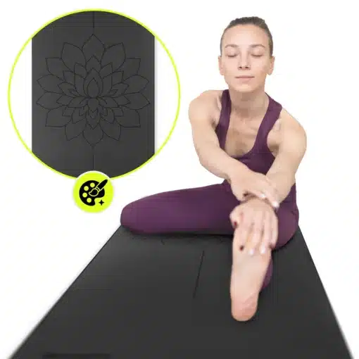 Joogamatt HyperMotion Lotus 6 mm libisemiskindel TPE-materjalist | E-pood Tootemaailm Must joogamatt lootose mustriga, millel istuv naine teeb venitusharjutust